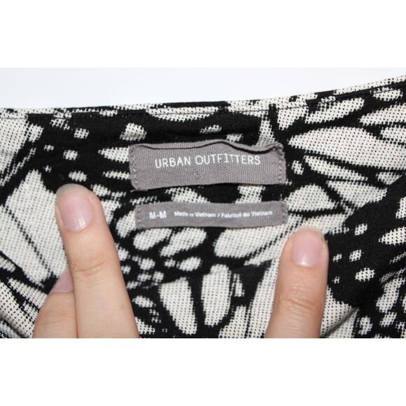 NWOT Womens Urban Outfitters Black White Floral Short Sleeve Mini Dress Size M - Picture 3 of 5